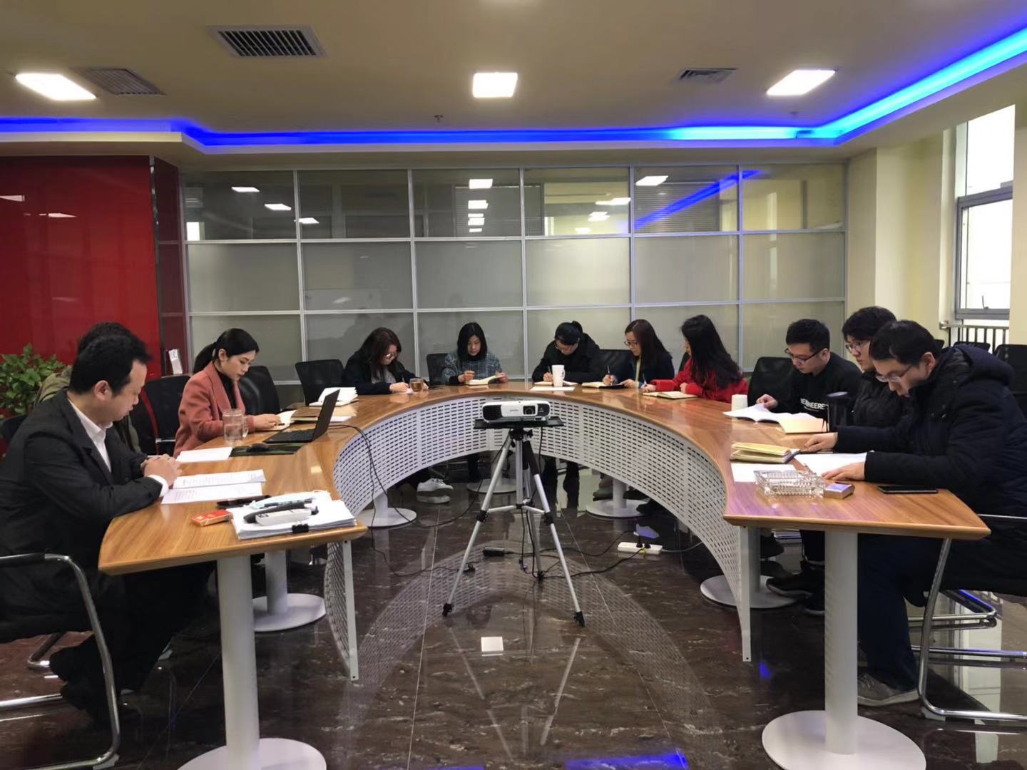 1551429368681034WWF6.jpg 20190301研究院公司組織傳達學習2019年工作會議暨一屆三次次職代會精神.jpg