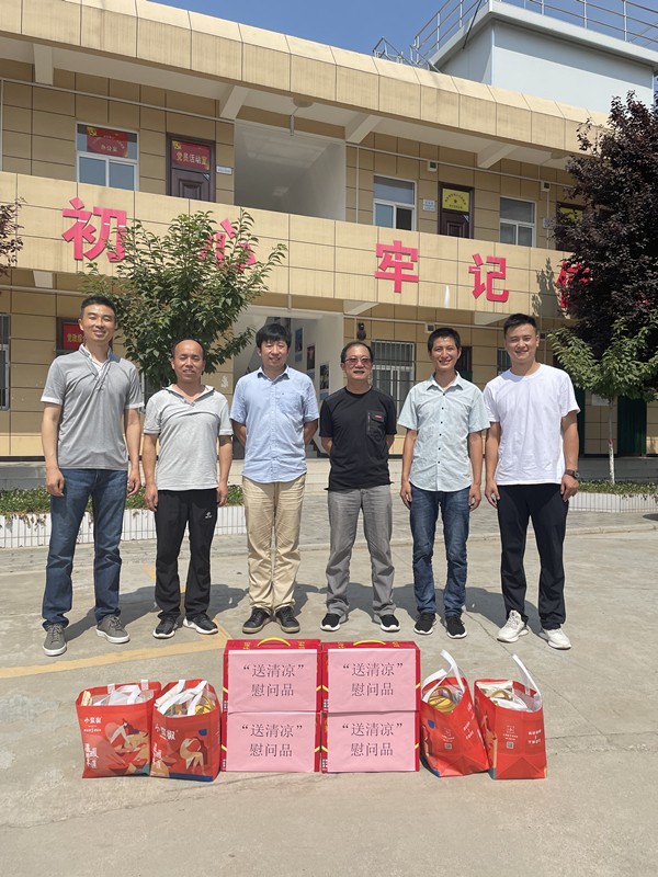 1626145632893358HvLT.jpg 心系一線 關(guān)愛職工 智信公司開展“夏日送清涼”活動(dòng)_副本.jpg