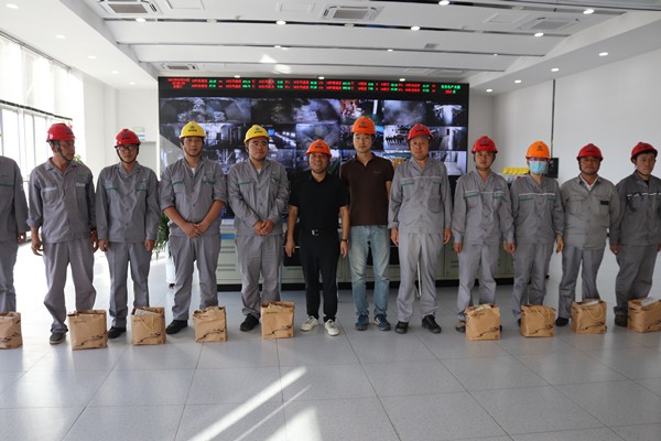 1626312738827348KOGa.jpg 集團公司領(lǐng)導(dǎo)赴國源公司榆林垃圾發(fā)電項目開展夏季“送清涼”1_副本.jpg