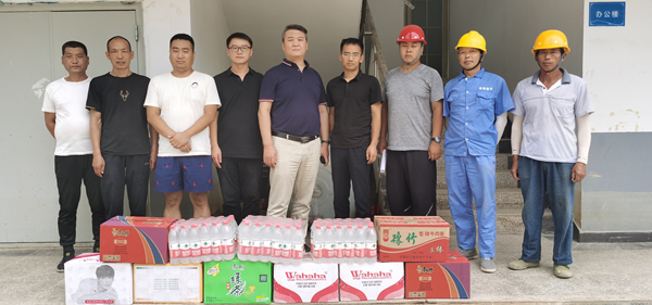 1628215743997819Y4l2.jpg 生態公司慰問黃龍河項目圖片_副本.jpg