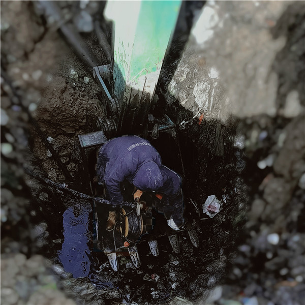 環保公司 2 高興龍維修熱熔濃縮液外排管路.jpg