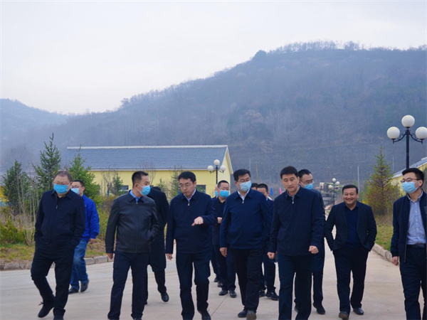 省黃帝陵文化園區管委會副主任、黃陵縣委副書記、縣長李建雄到水環境公司黃陵縣污水處理廠調研.jpg