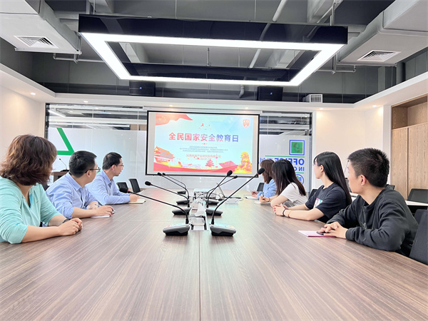 “全民國(guó)家安全教育日”普法活動(dòng)現(xiàn)場(chǎng)照片.jpg
