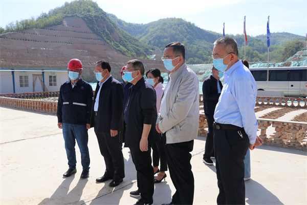 牛永紅到國源公司延安垃圾發電項目現場調研指導.jpg