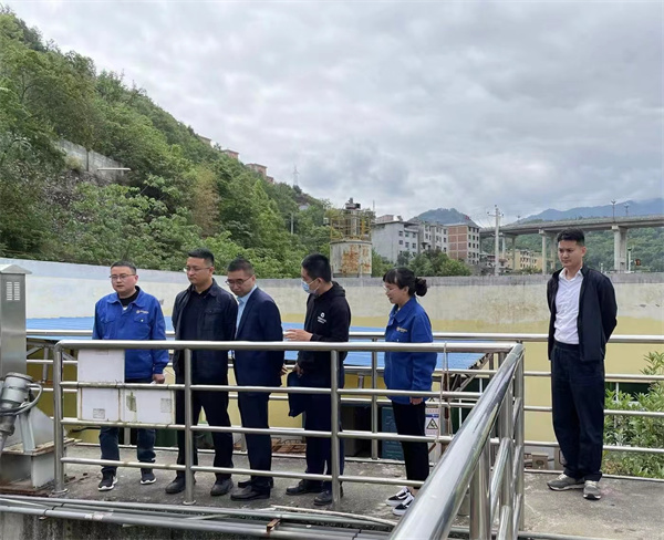 1652237179519685lwVp.jpg 水環(huán)境公司對下屬污水處理廠開展安全環(huán)保大檢查.jpg