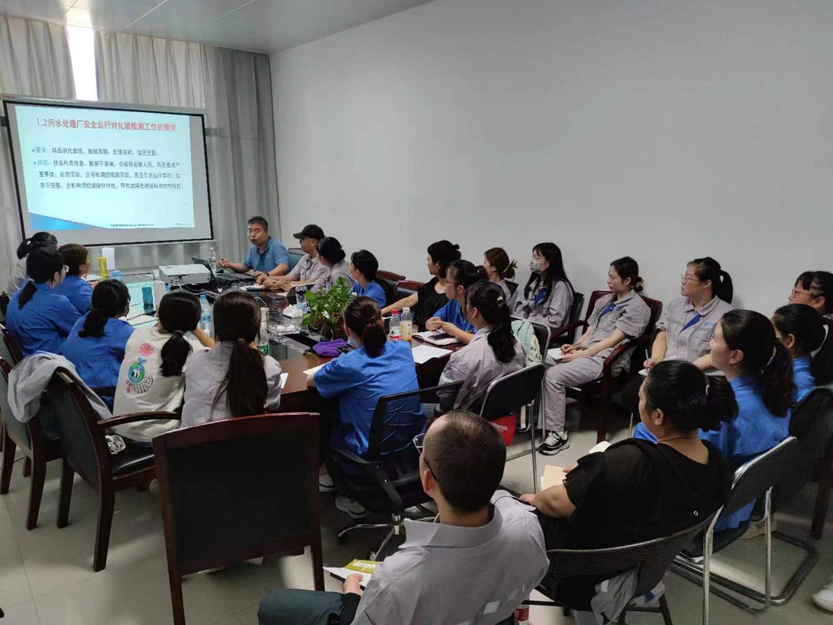水環境公司開展化驗實操培訓.jpg